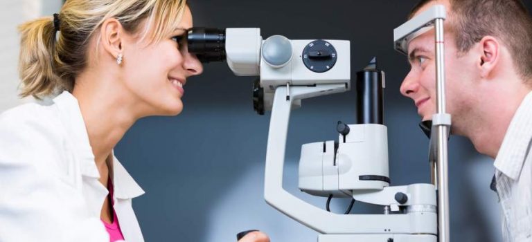 Ophtalmologue : bien choisir son ophtalmoscope